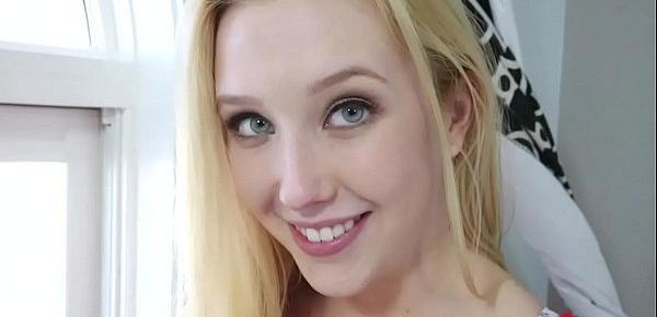  Attractive Samantha Rone Giving Blowjob to Nice Wiener